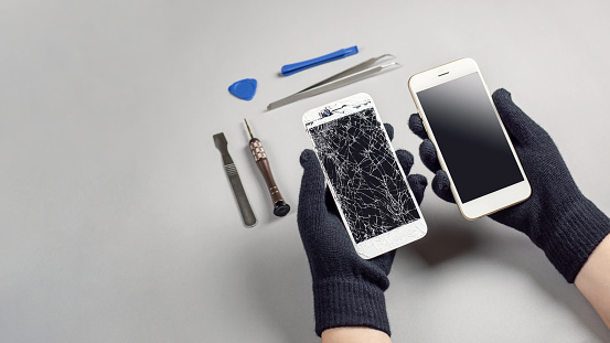 Things You Need to Consider Before Replacing Your Cracked iPhone Screen
