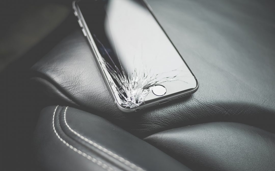 Cracked iPhone Screen? Tips to Handle Your Damaged iPhone Screen