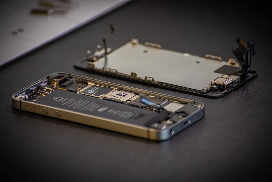 Risks Associated with DIY iPhone Battery Replacement