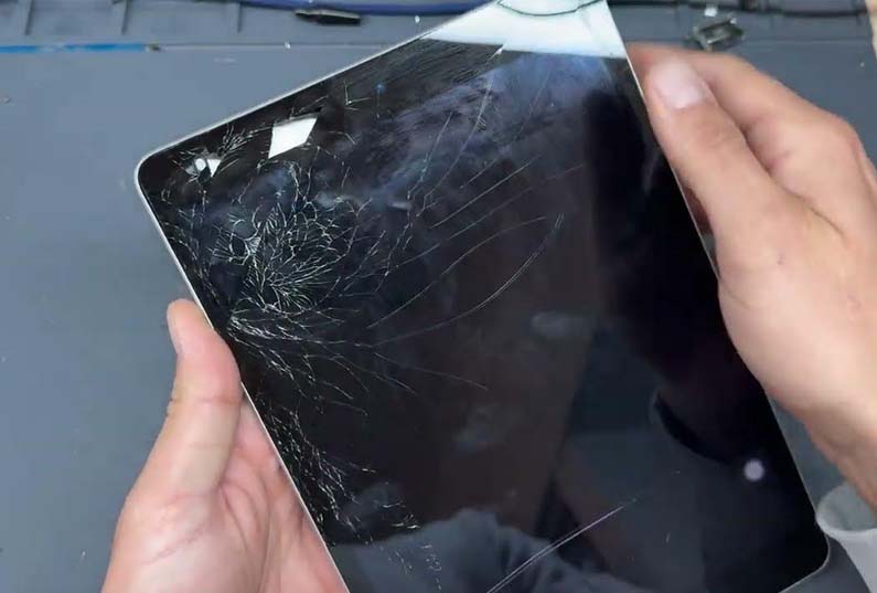 Stop Living with a Cracked Display – Get Expert iPad Screen Replacement Today